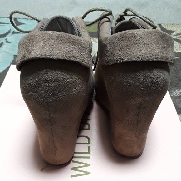 Wedge heel taupe faux suede booties - Picture 3 of 5